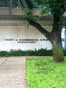 Dallas Podiatry Office Foot Doctor, Podiatry Office in the Dallas County, TX: Dallas (Garland, Richardson, Addison, Carrollton, Farmers Branch, University Park, Highland Park, Irving, Cockrell Hill, Duncanville, Hutchins, Lancaster, DeSoto, Cedar Hill, Grand Prairie, Glenn Heights) and Ellis County, TX: Red Oak, Oak Leaf, Ovilla areas