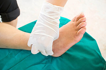 Wound care specialist, diabetic wounds and ulcers treatment in the Dallas County, TX: Dallas (Garland, Richardson, Addison, Carrollton, Farmers Branch, University Park, Highland Park, Irving, Cockrell Hill, Duncanville, Hutchins, Lancaster, DeSoto, Cedar Hill, Grand Prairie, Glenn Heights) and Ellis County, TX: Red Oak, Oak Leaf, Ovilla areas